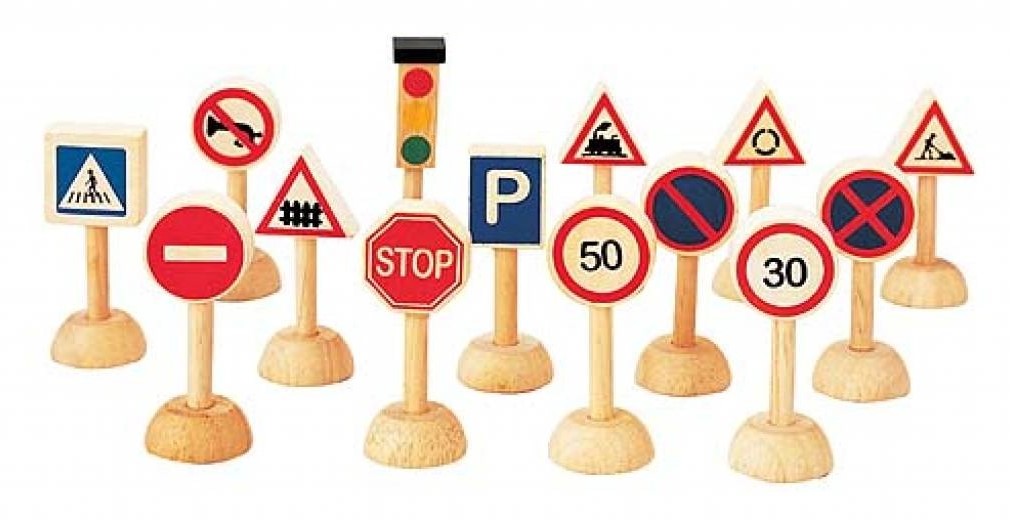 Kabelbaan tussen Zwart Plan Toys Plan City houten verkeersborden set